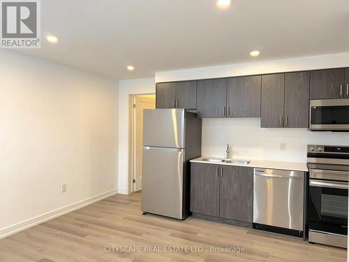 612 - 4263 Fourth Avenue, Niagara Falls, ON - Indoor Photo Showing Kitchen With Double Sink