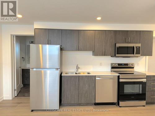 612 - 4263 Fourth Avenue, Niagara Falls, ON - Indoor Photo Showing Kitchen With Double Sink