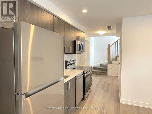 612 - 4263 Fourth Avenue, Niagara Falls, ON - Indoor Photo Showing Kitchen