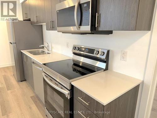 612 - 4263 Fourth Avenue, Niagara Falls, ON - Indoor Photo Showing Kitchen With Double Sink