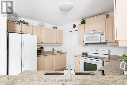 206 - 24 Dairy Lane, Huntsville, ON - Indoor Photo Showing Kitchen