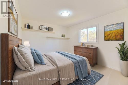 40 Eric Clarke Drive, Whitby, ON - Indoor Photo Showing Bedroom