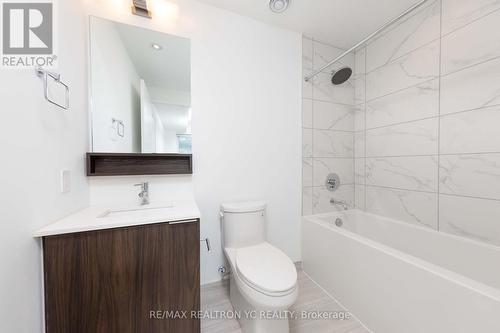 5202 - 898 Portage Parkway, Vaughan, ON - Indoor Photo Showing Bathroom