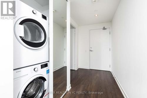 5202 - 898 Portage Parkway, Vaughan, ON - Indoor Photo Showing Laundry Room