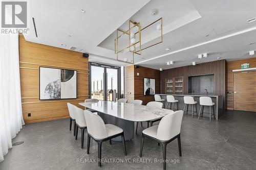 5202 - 898 Portage Parkway, Vaughan, ON - Indoor Photo Showing Dining Room