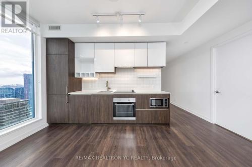 5202 - 898 Portage Parkway, Vaughan, ON - Indoor Photo Showing Kitchen With Upgraded Kitchen