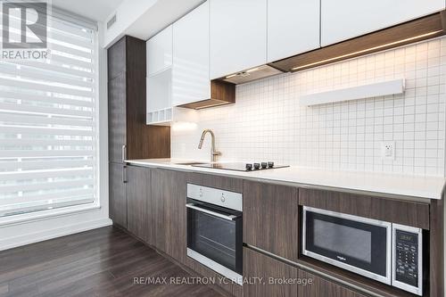 5202 - 898 Portage Parkway, Vaughan, ON - Indoor Photo Showing Kitchen