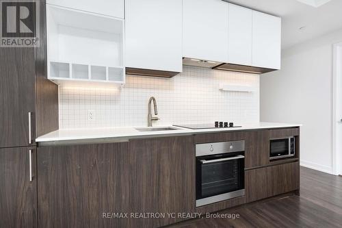 5202 - 898 Portage Parkway, Vaughan, ON - Indoor Photo Showing Kitchen