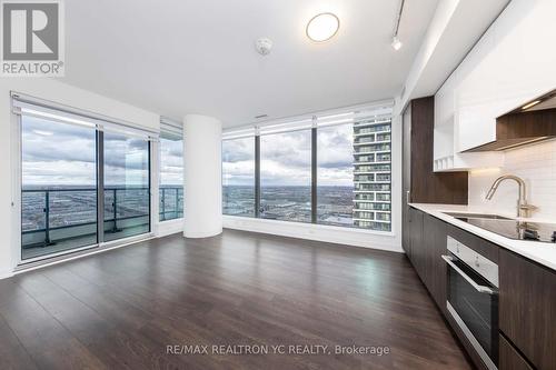 5202 - 898 Portage Parkway, Vaughan, ON - Indoor Photo Showing Kitchen