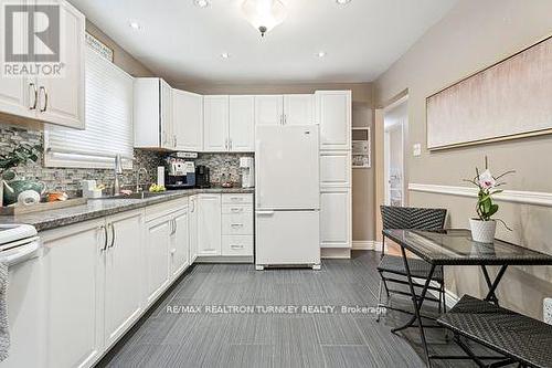 823 Church Drive, Innisfil, ON - Indoor Photo Showing Kitchen