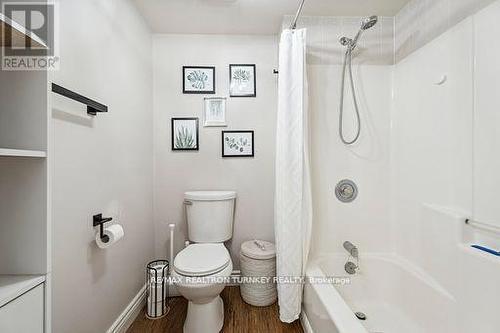 823 Church Drive, Innisfil, ON - Indoor Photo Showing Bathroom