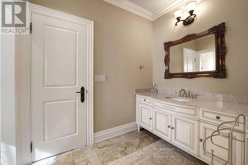 15 Day Lily Crescent, Richmond Hill, ON - Indoor Photo Showing Bathroom