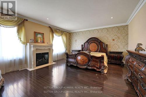 15 Day Lily Crescent, Richmond Hill, ON - Indoor Photo Showing Living Room With Fireplace