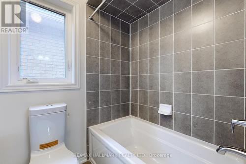 32 Forest Edge Crescent, East Gwillimbury, ON - Indoor Photo Showing Bathroom