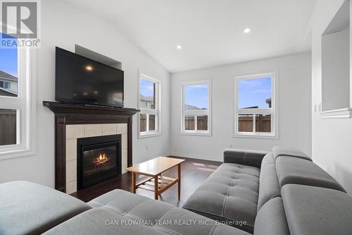 1485 Dunedin Crescent, Oshawa, ON - Indoor Photo Showing Living Room With Fireplace