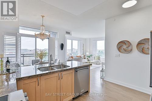 327 - 540 Bur Oak Avenue, Markham, ON - Indoor Photo Showing Kitchen With Double Sink