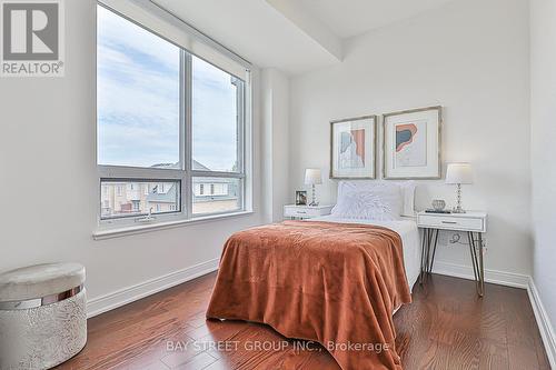 327 - 540 Bur Oak Avenue, Markham, ON - Indoor Photo Showing Bedroom