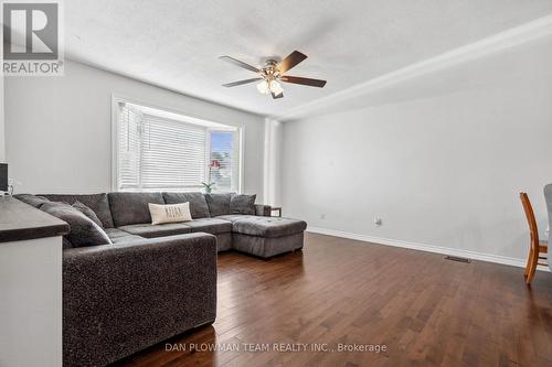 15 Sparrow Court, Kawartha Lakes, ON - Indoor Photo Showing Living Room