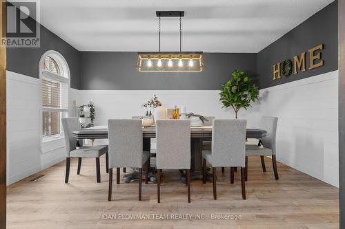 822 Royal Orchard Drive, Oshawa, ON - Indoor Photo Showing Dining Room