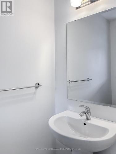 1513 Scarlet Street, Kingston, ON - Indoor Photo Showing Bathroom