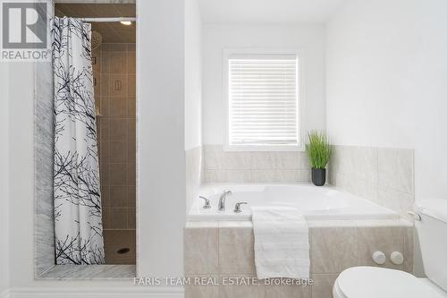 1386 Dallman Street, Innisfil, ON - Indoor Photo Showing Bathroom