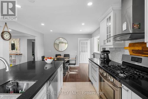 18947 Mccowan Road, East Gwillimbury, ON - Indoor Photo Showing Kitchen