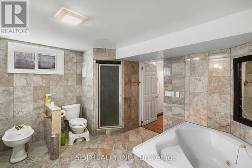 18947 Mccowan Road, East Gwillimbury, ON - Indoor Photo Showing Bathroom