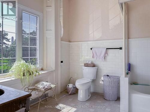 5 Emily Street, Kingston, ON - Indoor Photo Showing Bathroom