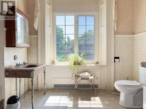 5 Emily Street, Kingston, ON - Indoor Photo Showing Bathroom