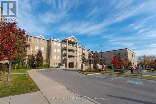 109 - 481 Rupert Avenue, Whitchurch-Stouffville, ON - Outdoor