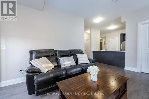 109 - 481 Rupert Avenue, Whitchurch-Stouffville, ON - Indoor Photo Showing Living Room