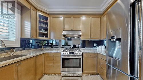 32 Albert Roffey Crescent, Markham, ON - Indoor Photo Showing Kitchen