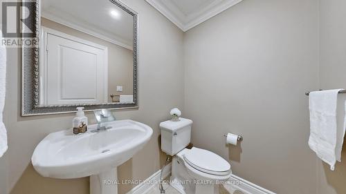 32 Albert Roffey Crescent, Markham, ON - Indoor Photo Showing Bathroom