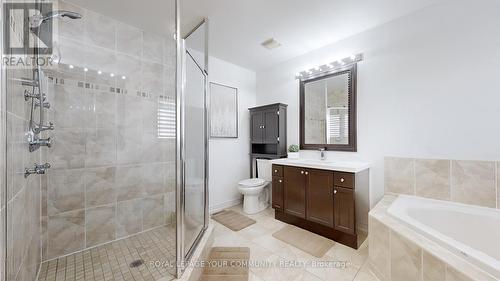 32 Albert Roffey Crescent, Markham, ON - Indoor Photo Showing Bathroom