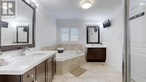 32 Albert Roffey Crescent, Markham, ON - Indoor Photo Showing Bathroom