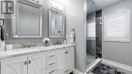 32 Albert Roffey Crescent, Markham, ON - Indoor Photo Showing Bathroom