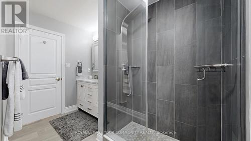 32 Albert Roffey Crescent, Markham, ON - Indoor Photo Showing Bathroom