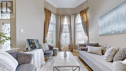 32 Albert Roffey Crescent, Markham, ON - Indoor Photo Showing Living Room