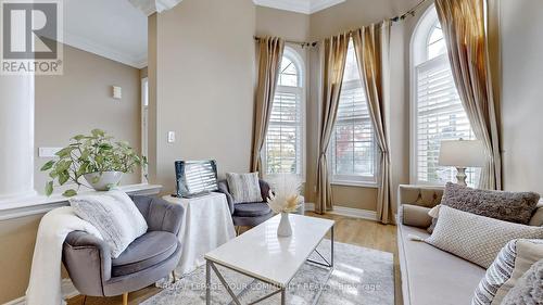 32 Albert Roffey Crescent, Markham, ON - Indoor Photo Showing Living Room