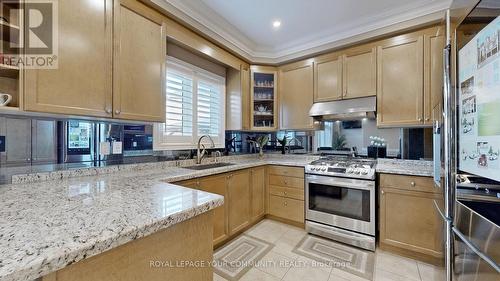 32 Albert Roffey Crescent, Markham, ON - Indoor Photo Showing Kitchen