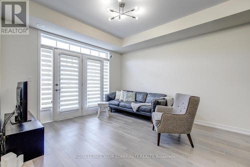 37 Torah Gate, Vaughan, ON - Indoor Photo Showing Living Room