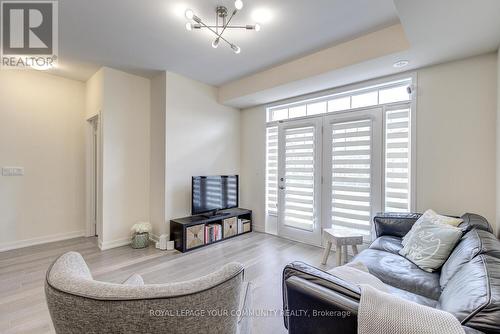 37 Torah Gate, Vaughan, ON - Indoor Photo Showing Living Room