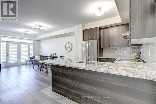 37 Torah Gate, Vaughan, ON - Indoor Photo Showing Kitchen With Upgraded Kitchen