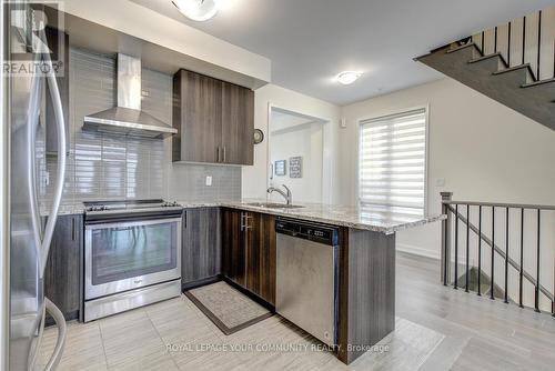 37 Torah Gate, Vaughan, ON - Indoor Photo Showing Kitchen With Stainless Steel Kitchen With Upgraded Kitchen