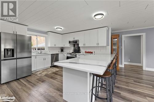 18 Sandy Plains Road S, Seguin, ON - Indoor Photo Showing Kitchen