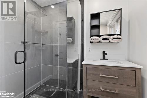 18 Sandy Plains Road S, Seguin, ON - Indoor Photo Showing Bathroom