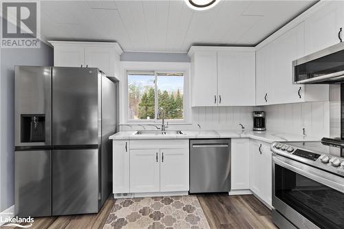 18 Sandy Plains Road S, Seguin, ON - Indoor Photo Showing Kitchen