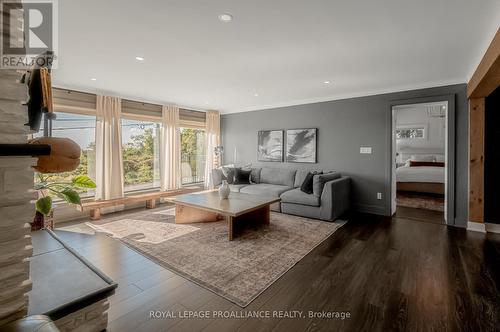 792 Sterling Avenue, Kingston, ON - Indoor Photo Showing Living Room