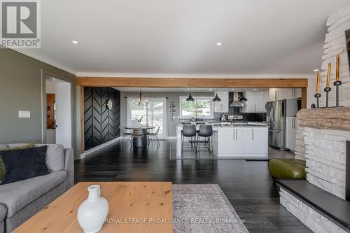 792 Sterling Avenue, Kingston, ON - Indoor Photo Showing Living Room