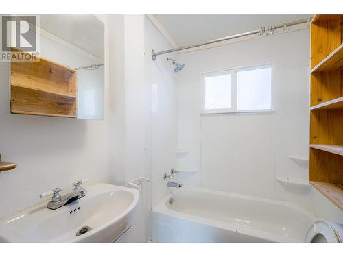 928 Sherbrooke Avenue, Kamloops, BC - Indoor Photo Showing Bathroom